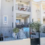 Stylish Modern Maisonette בית נופש *