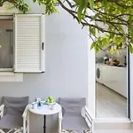 בית נופש Stylish Modern Maisonette ארגוסטולי