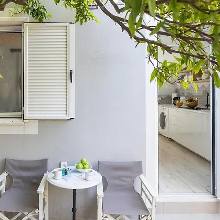 בית נופש Stylish Modern Maisonette ארגוסטולי