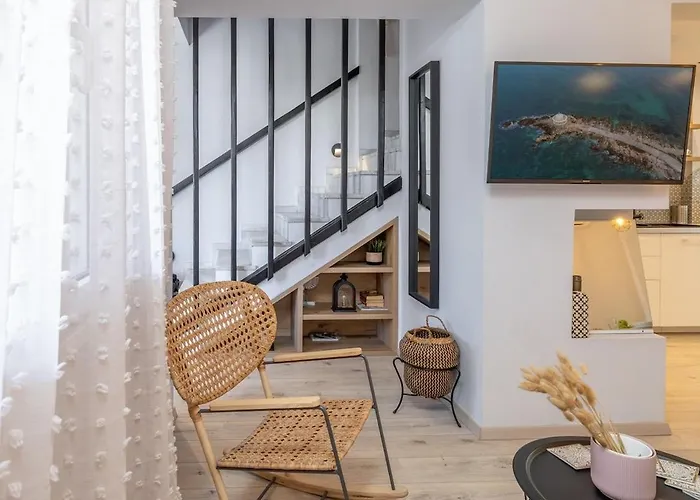 Stylish Modern Maisonette ארגוסטולי