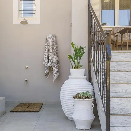 度假居 Stylish Modern Maisonette 阿尔戈斯托利翁