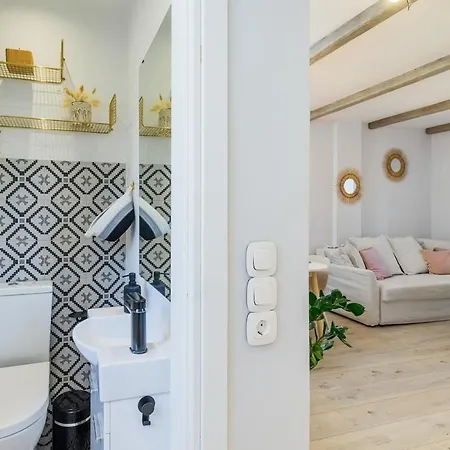 Stylish Modern Maisonette * 阿尔戈斯托利翁