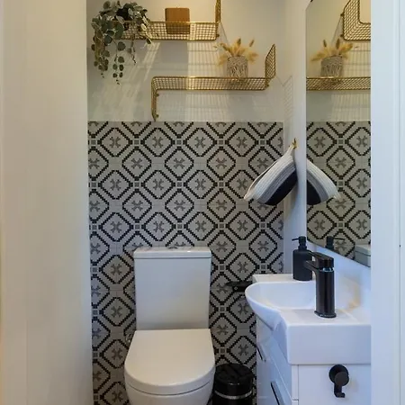 Stylish Modern Maisonette