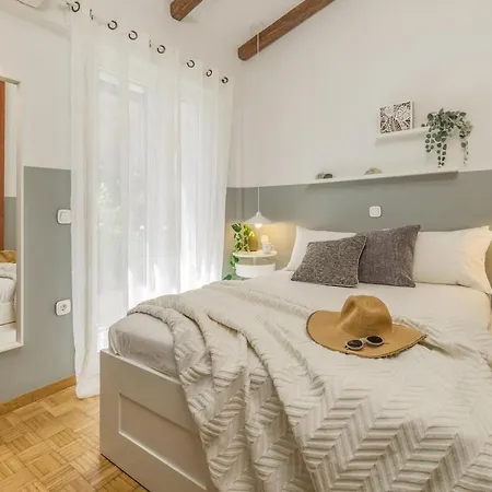 Stylish Modern Maisonette 度假居 *