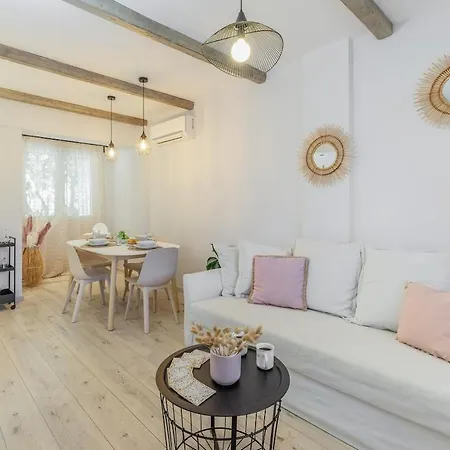 Stylish Modern Maisonette 阿尔戈斯托利翁