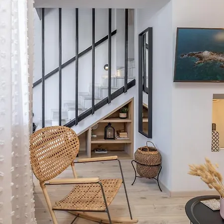 Stylish Modern Maisonette 阿尔戈斯托利翁